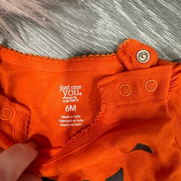 (2) worn once Carter’s fall/Halloween onesies (size 6M) - Picture 5 of 5